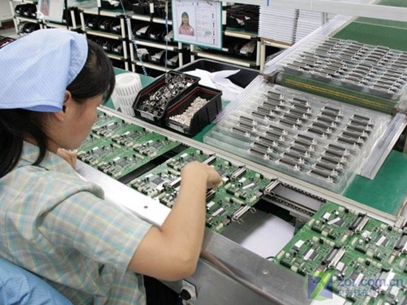 电子制造业涉及多个细分领域，从硬件开发到软件设计，涵盖了广泛的产业链。接下来，我们将通过对比的方式，详细介绍电子制造业中常见的几个关键行业及其特点。
